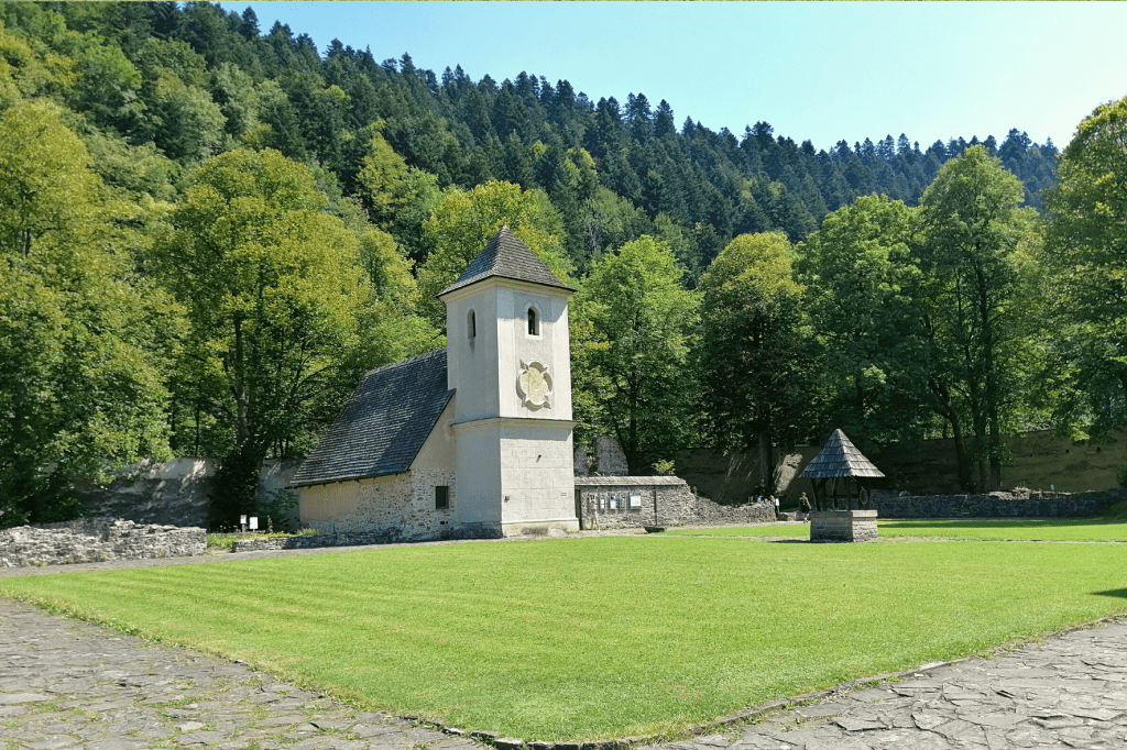 Červený kláštor veža
